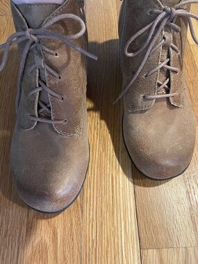 Softspots tie up zip ankle boots size 7